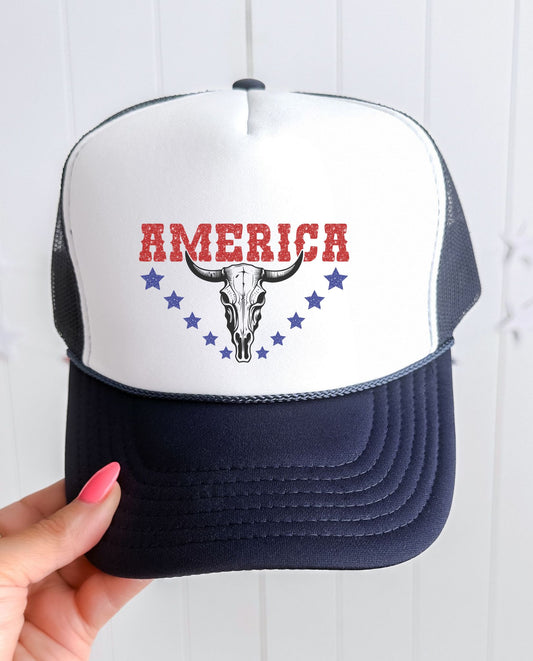 AMERICA COW SKULL - NAVY/WHITE TRUCKER HAT